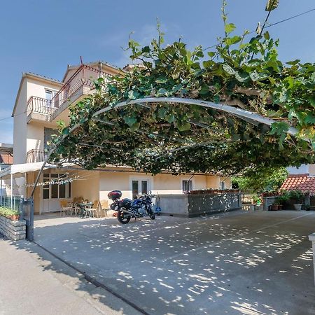 Apartments Mira I Водице Экстерьер фото