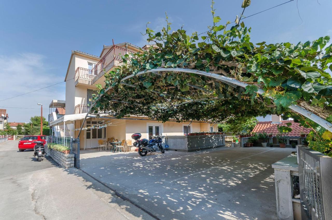 Apartments Mira I Водице Экстерьер фото