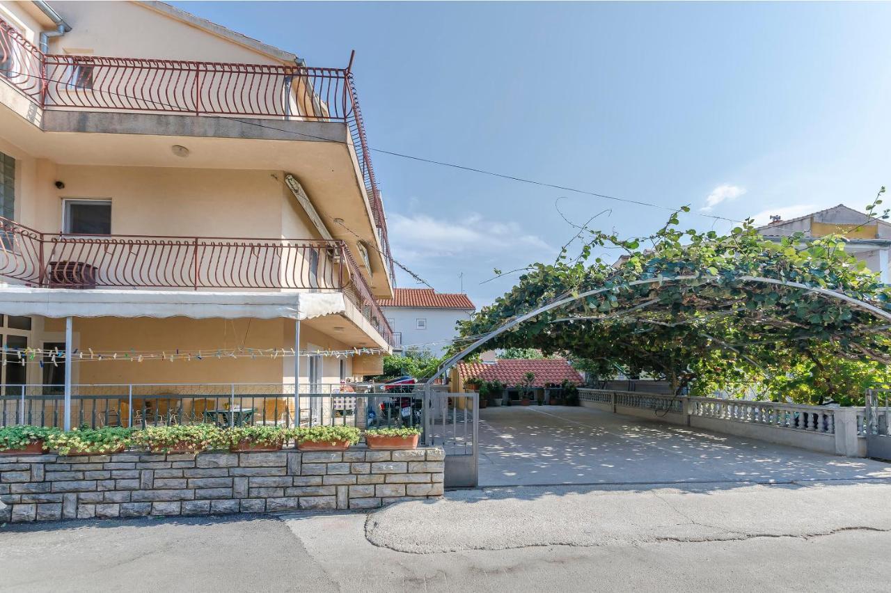 Apartments Mira I Водице Экстерьер фото