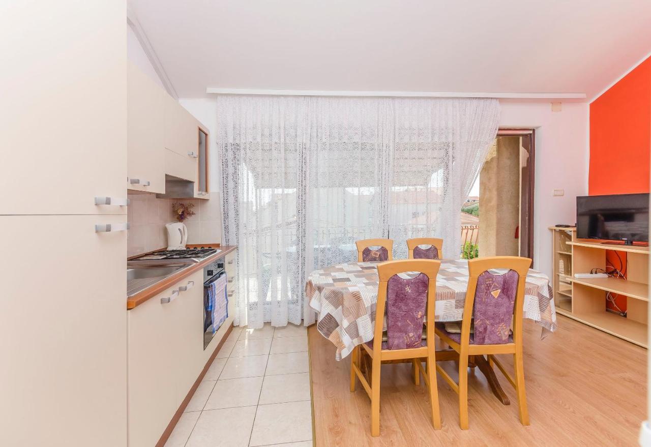 Apartments Mira I Водице Экстерьер фото