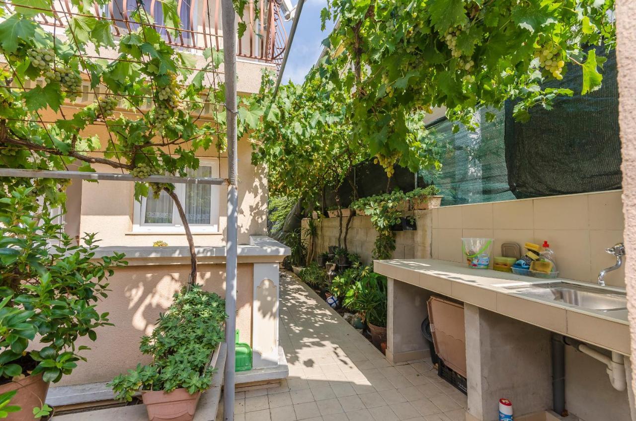 Apartments Mira I Водице Экстерьер фото